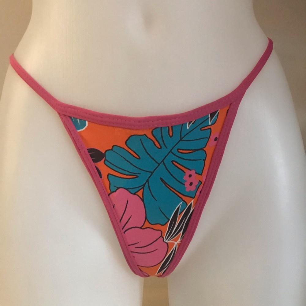Bikini - Picture 3 of 7